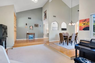 2802 E Sierra Dr in Westlake Village, CA - Foto de edificio - Building Photo