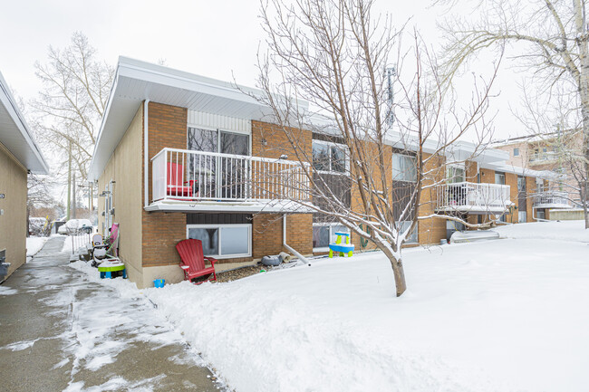 1407A Nutana Pl NW in Calgary, AB - Building Photo - Building Photo