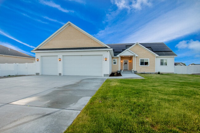 property at 3879 E Pepperwood Ln