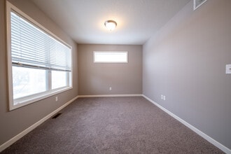 20817 Guthrie Dr in Lakeville, MN - Building Photo - Building Photo