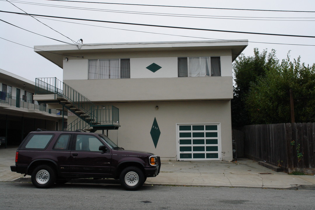 233 San Benito Ave in San Bruno, CA - Foto de edificio