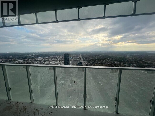 3900 Confederation Pkwy in Mississauga, ON - Building Photo - Building Photo