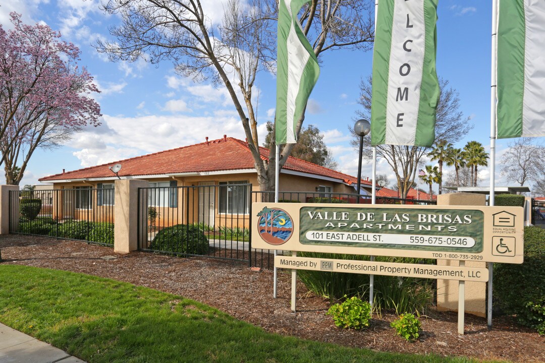 Valle De Las Brisas - Seniors Only 62+ in Madera, CA - Building Photo