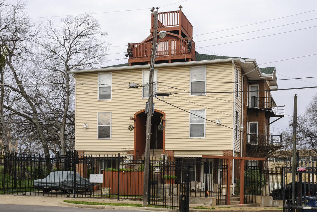 1529 Sullivan Dr in Dallas, TX - Foto de edificio