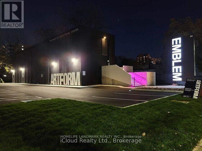 86 Dundas St E in Mississauga, ON - Building Photo - Building Photo