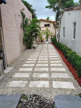 1226 Genoa St in Coral Gables, FL - Building Photo - Building Photo