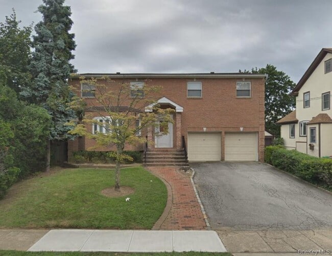 375 Marlborough Rd in Cedarhurst, NY - Building Photo - Building Photo