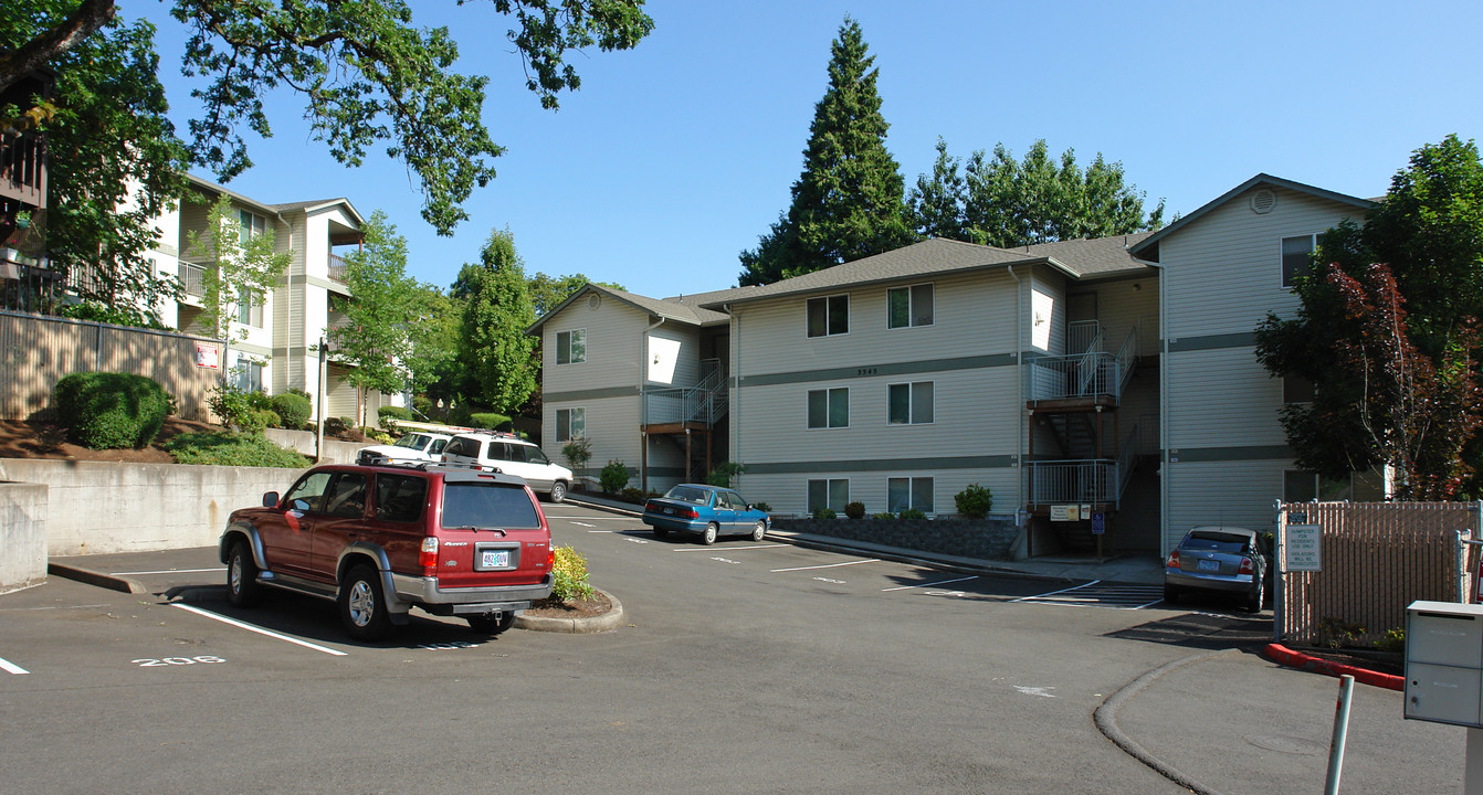 MT. VISTA APARTMENTS in Salem, OR - Building Photo