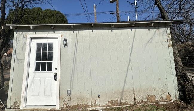 property at 1512 Kemp Blvd