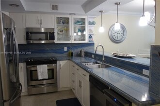 5701 Collins Ave in Miami Beach, FL - Building Photo - Building Photo