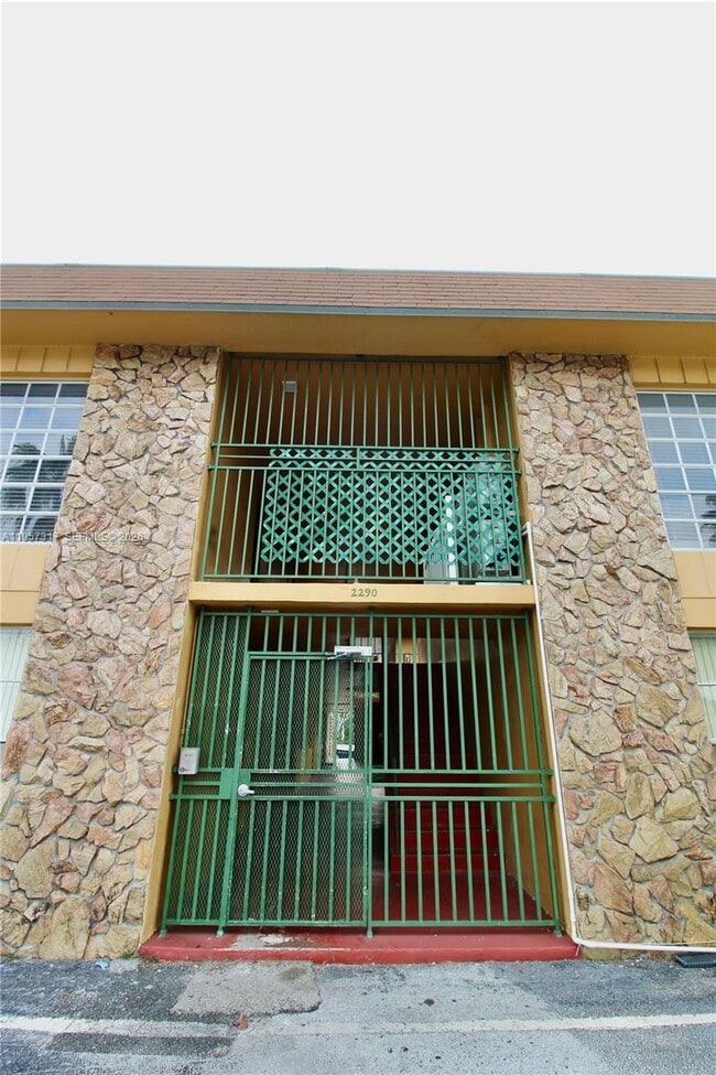 2290 NW N River Dr in Miami, FL - Building Photo - Building Photo