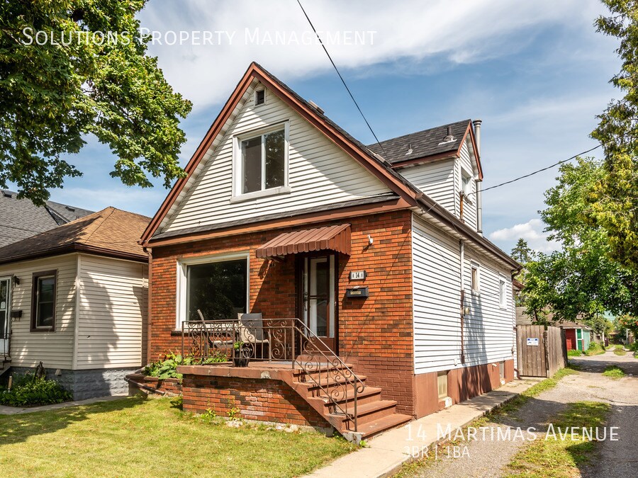 14 Martimas Ave in Hamilton, ON - Building Photo