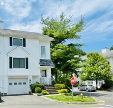 10 South St in Danbury, CT - Foto de edificio - Building Photo