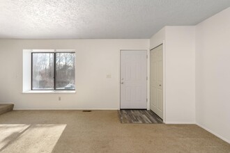 229 Summit Rdg in White Lake, MI - Building Photo - Interior Photo