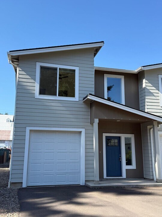 1905 River Dr in Lebanon, OR - Foto de edificio