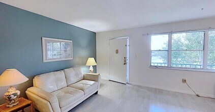 1200 Colonnades Dr in Fort Pierce, FL - Building Photo - Building Photo