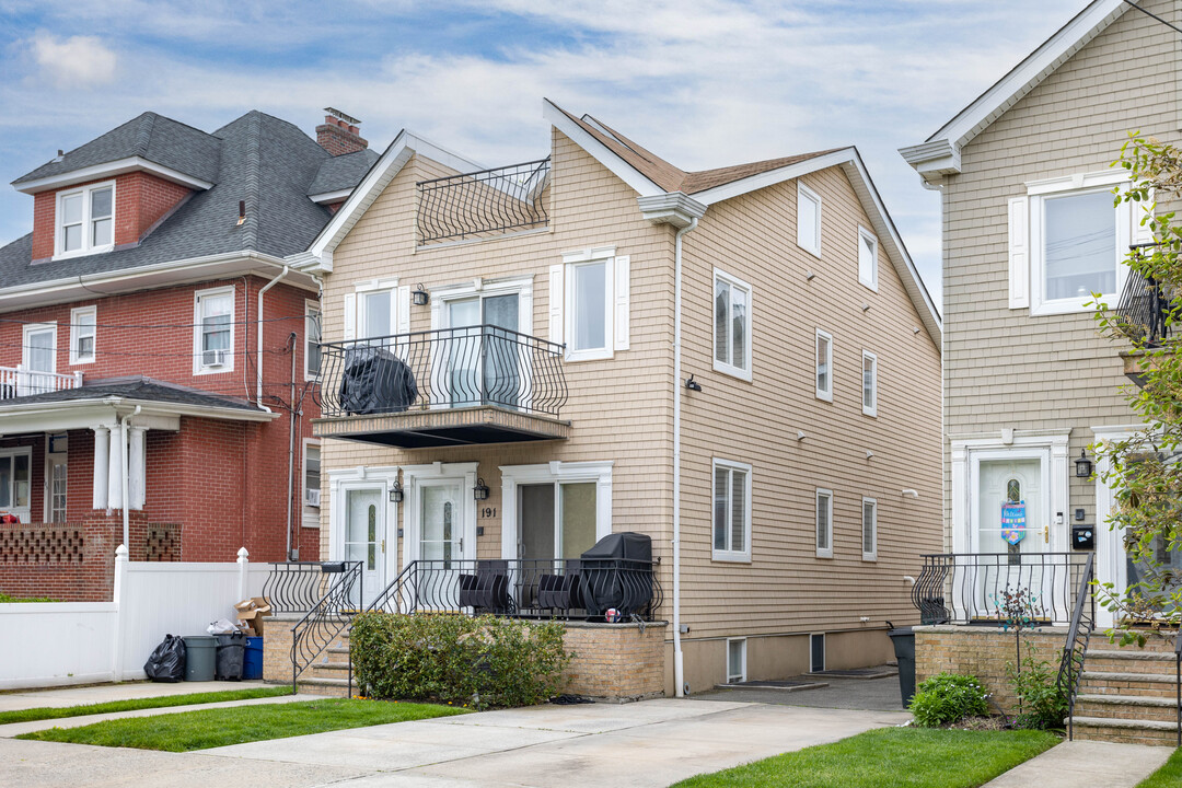 191 Beach 125th St in Rockaway Park, NY - Building Photo