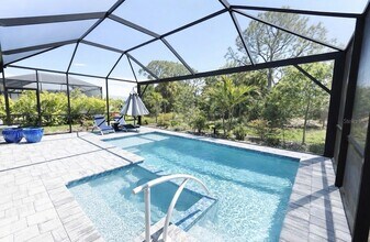 1055 Waterline Ct in Sarasota, FL - Building Photo - Building Photo