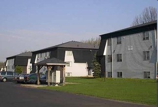 Park Manor Apartments in Berrien Springs, MI - Building Photo - Building Photo