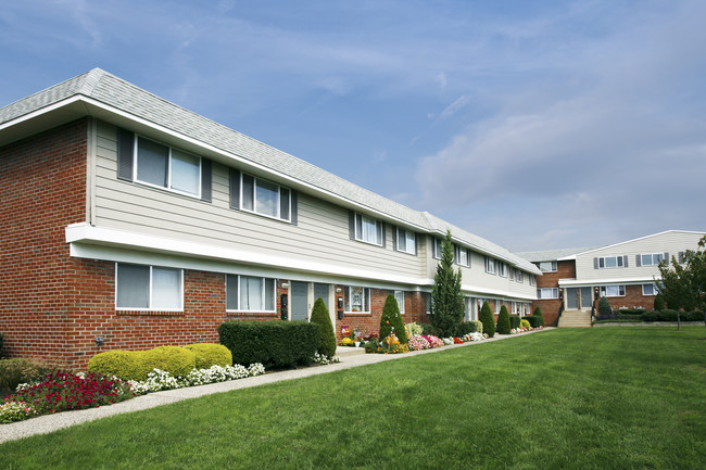 Buttonwood Apartments in Maple Shade, NJ - Building Photo - Building Photo