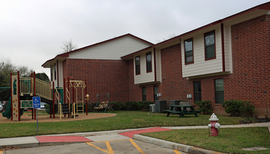 Mid-Towne II Apartments in Tomball, TX - Building Photo - Building Photo