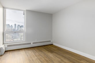 221 Balliol Street in Toronto, ON - Building Photo - Interior Photo