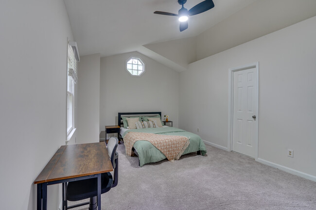 property at 3700 Roxbury Ln