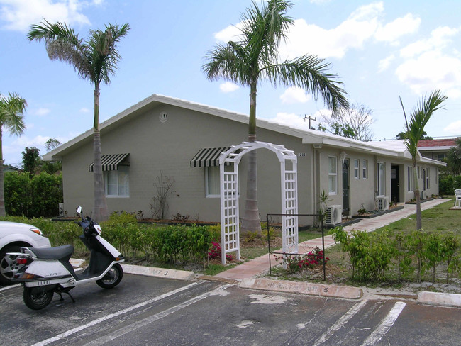 1211 NE 8th Ave in Delray Beach, FL - Foto de edificio - Building Photo