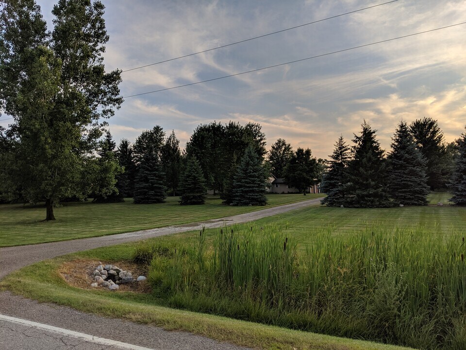 1766 Hasler Lake Rd in Lapeer, MI - Building Photo