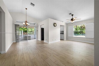 8904 SW Fishermans Wharf Dr in Stuart, FL - Building Photo - Building Photo