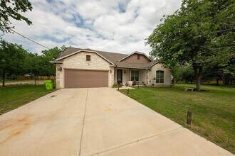 122 Koele Ct in Bastrop, TX - Building Photo - Building Photo