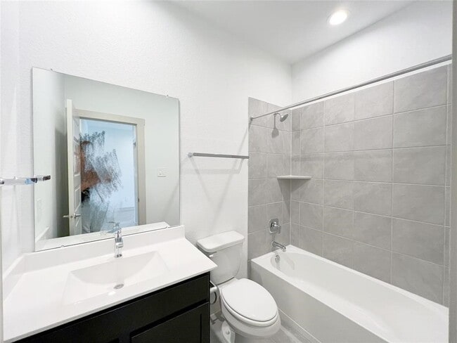 property at 28947 Yachting Pt Ct