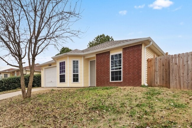 2562 Brookside St in Springdale, AR - Foto de edificio - Building Photo
