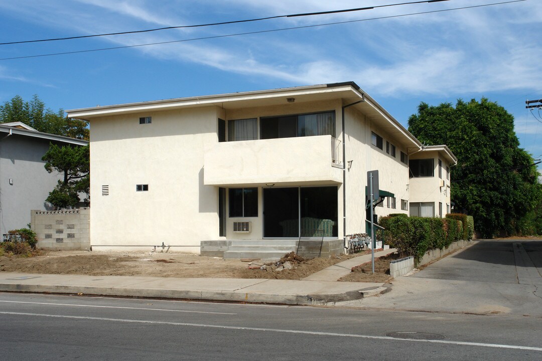 12531 Chandler Blvd in Valley Village, CA - Building Photo