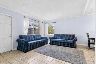 1813 Bough Ave in Clearwater, FL - Foto de edificio - Building Photo