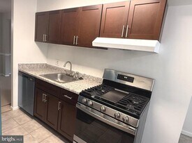 3300 Woodburn Village Dr in Annandale, VA - Building Photo