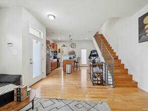 928 S 15th St, Unit B in Philadelphia, PA - Foto de edificio - Building Photo