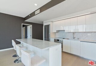 1050 S Grand Ave in Los Angeles, CA - Building Photo - Building Photo