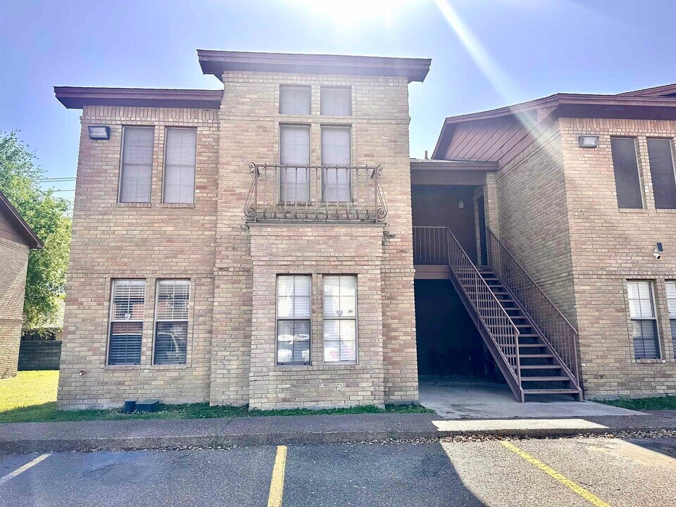 1750 Tiara Trail in Laredo, TX - Building Photo