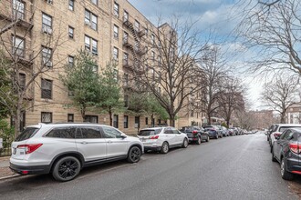 Talbot Apartments in Kew Gardens, NY - Foto de edificio - Building Photo