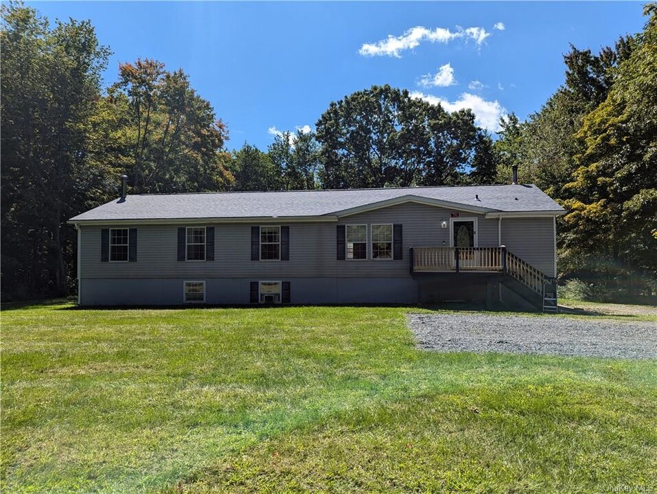 8 Raven Ct in Highland, NY - Foto de edificio