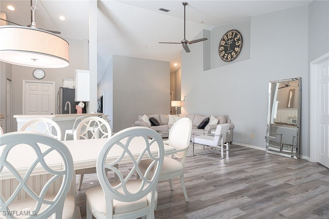 5125 Cedar Springs Dr in Naples, FL - Foto de edificio