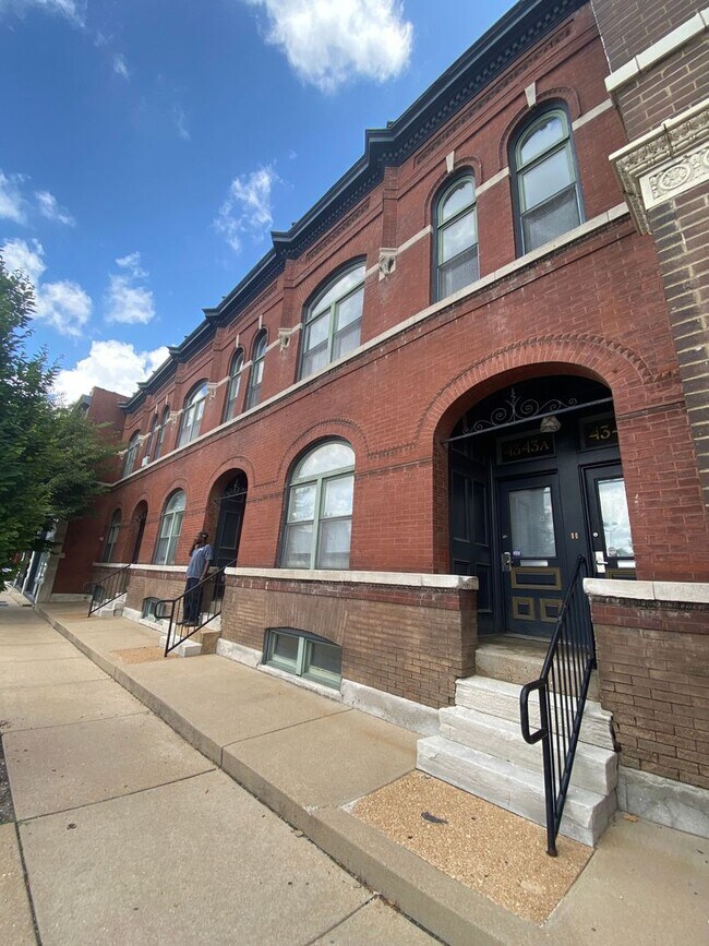 4351 Manchester Ave in St. Louis, MO - Building Photo - Building Photo