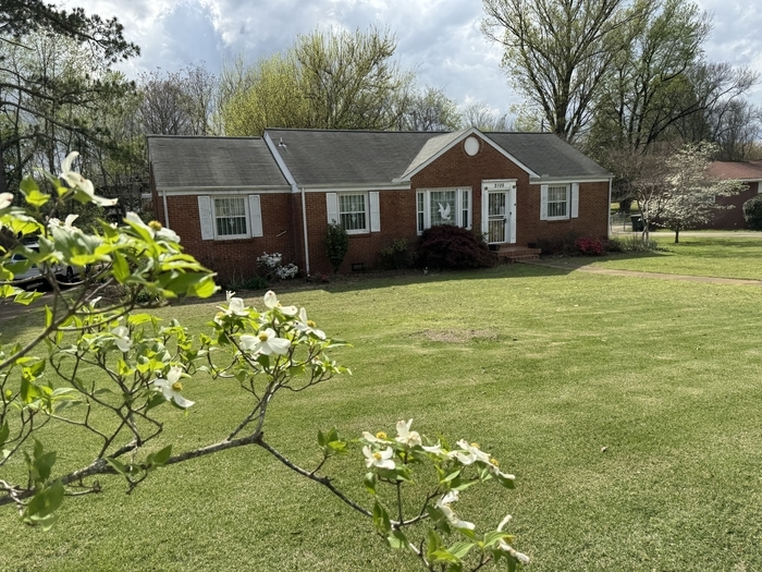 2105 Dogwood Ln NW in Huntsville, AL - Building Photo