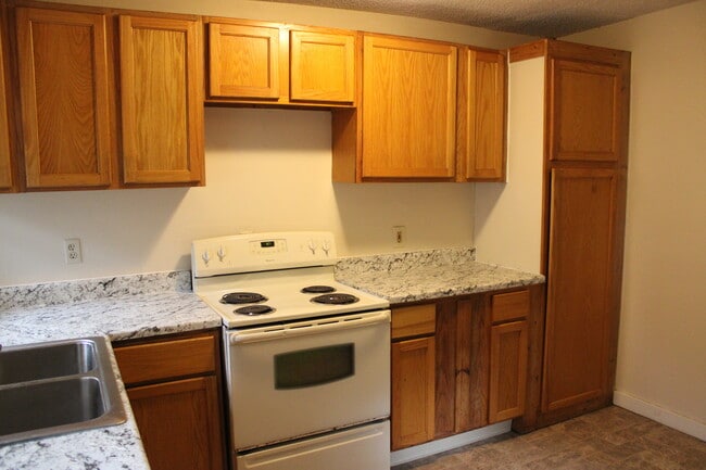 property at 3861 E Roseberry St
