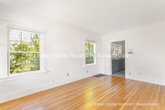 5722 NE 10th Ave in Portland, OR - Building Photo - Building Photo