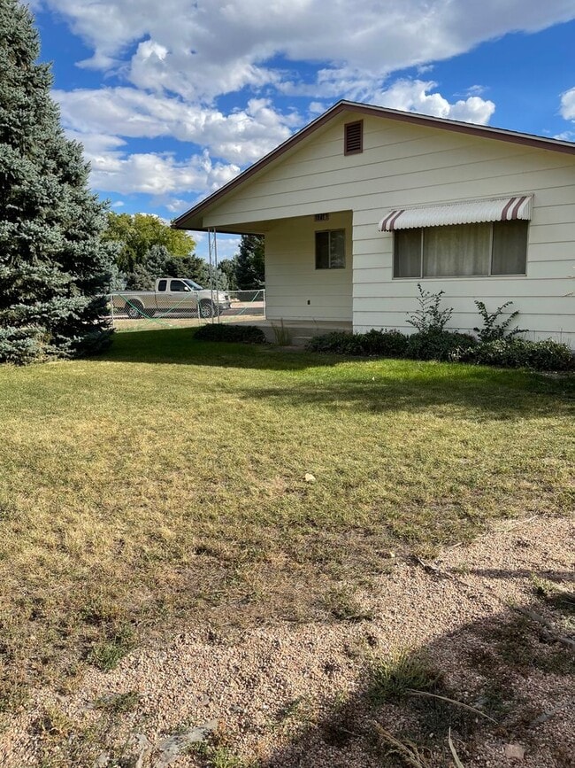 property at 1718 Poplar Ave