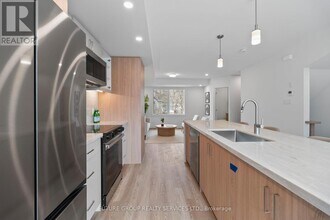 34 Poplar Ave in Toronto, ON - Building Photo - Building Photo