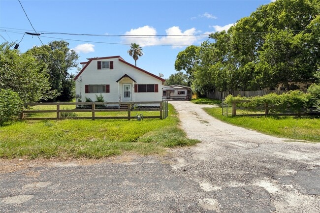4820 Palmetto St in Bacliff, TX - Building Photo - Building Photo