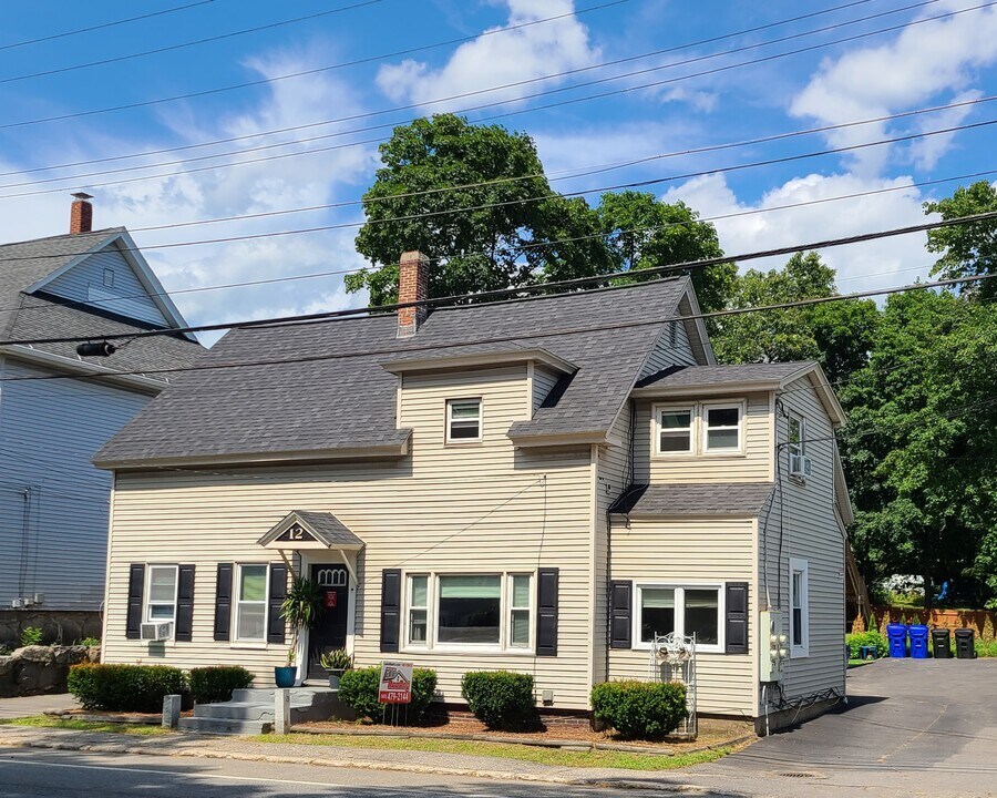 12 Library St, Unit C in Hudson, NH - Building Photo